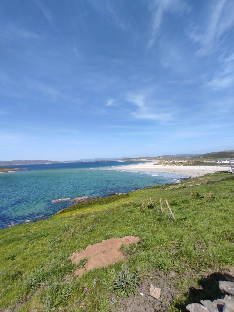 La Narin & Portnoo Beach è una rinomata spiaggia di sabbia dorata lunga oltre un miglio, situata nella contea di Donegal, in Irlanda, vicino ad Ardara.