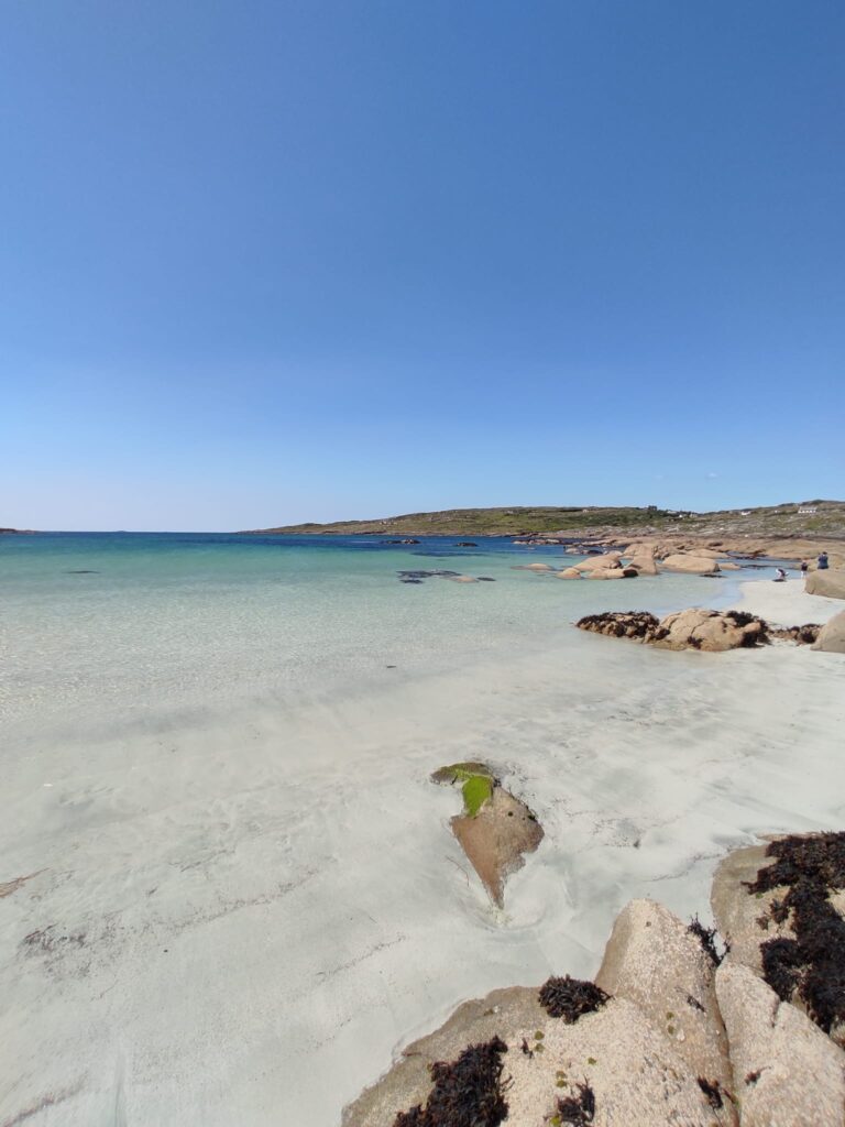 Dog's Bay è una spettacolare spiaggia a forma di ferro di cavallo situata nella contea di Galway, nel Connemara (Irlanda)