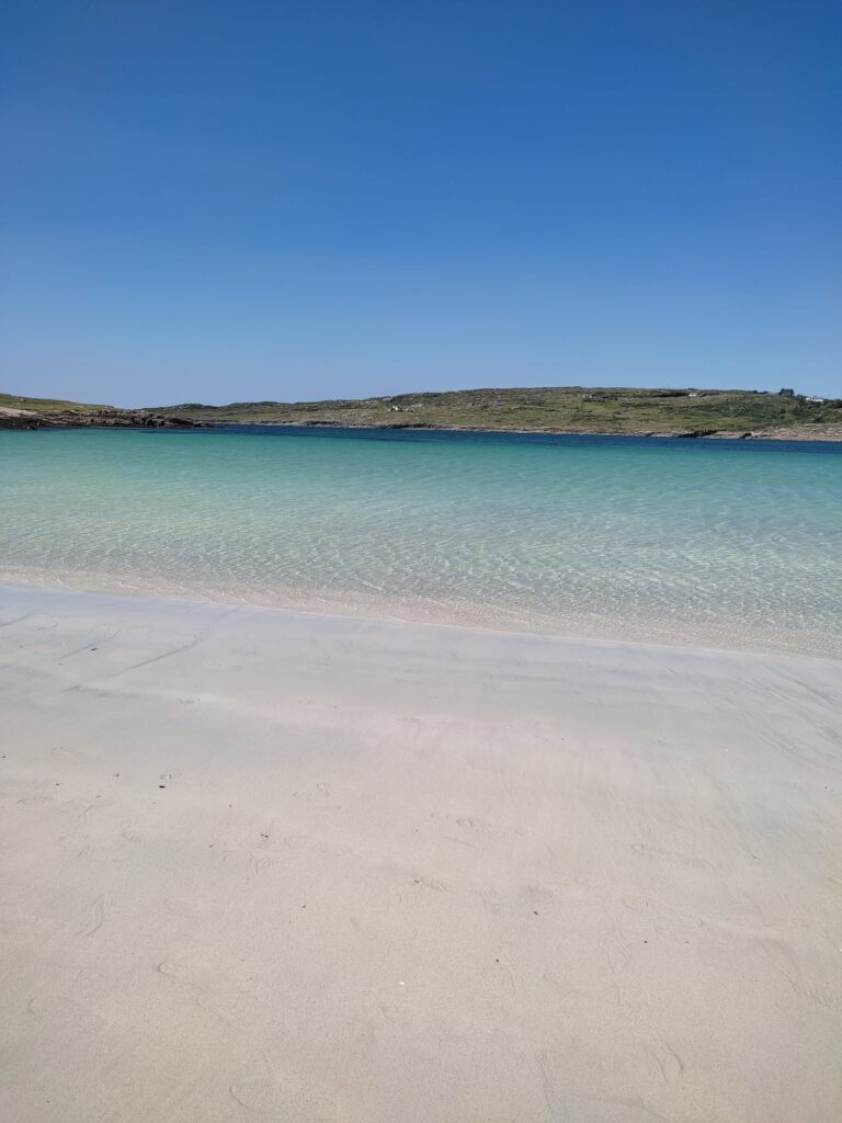 Dog's Bay è una spettacolare spiaggia a forma di ferro di cavallo situata nella contea di Galway, nel Connemara (Irlanda)
