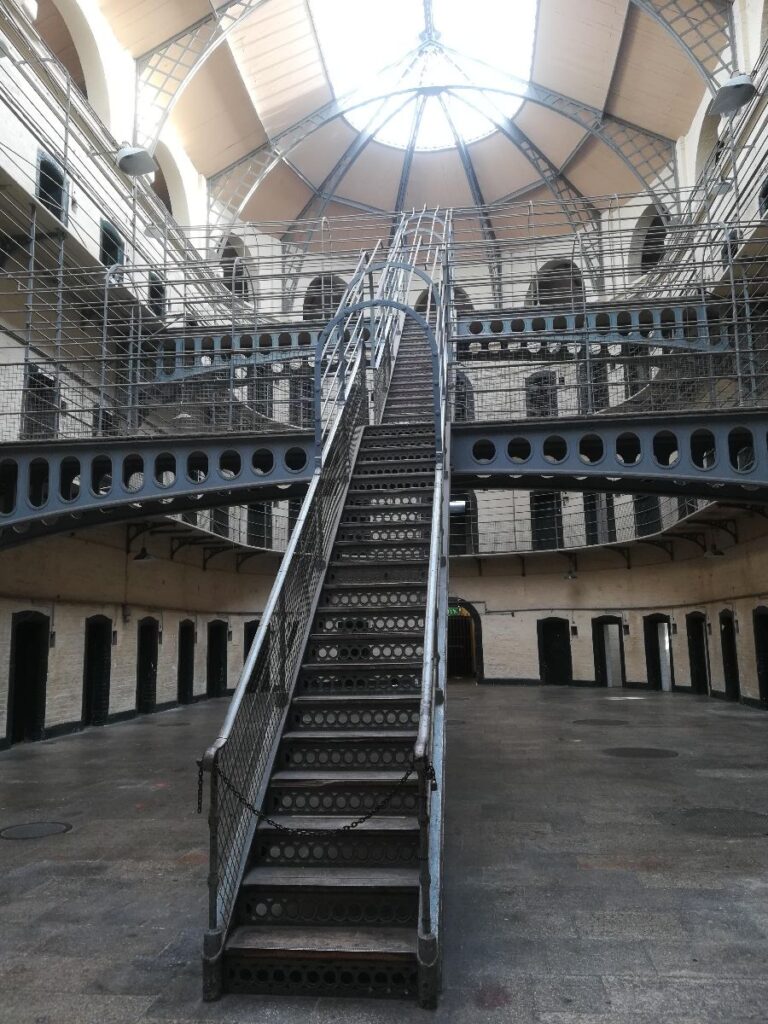 Il Kilmainham Gaol è un'ex prigione situata a Dublino, in Irlanda, costruita nel 1796 e oggi trasformata in un importante museo e monumento nazionale. Simbolo della lotta per l'indipendenza irlandese